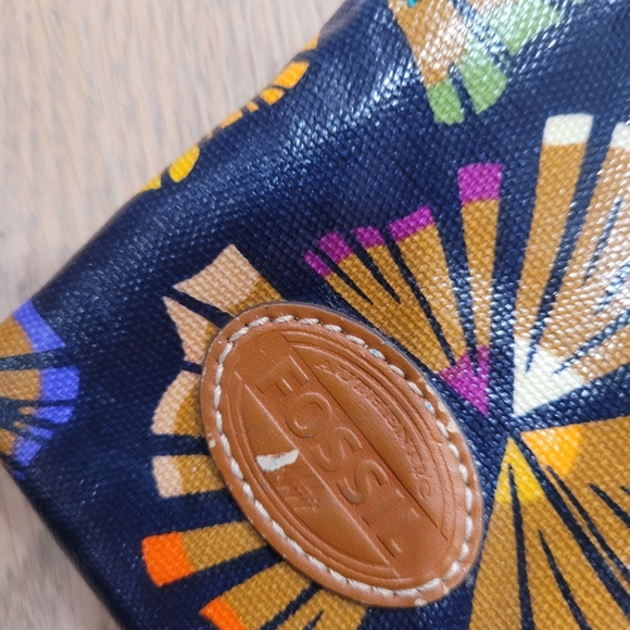 Fossil Wristlet Wallet Coated Canvas Credit Card Holder Multi Color Design - Picture 4 of 5